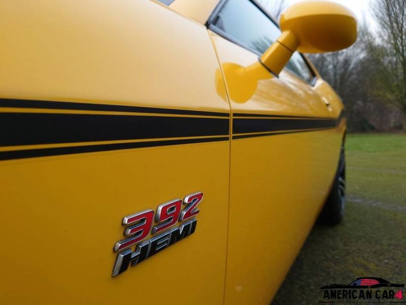 Dodge Challenger SRT8 Yellow Jacket / 1 of 1300 emblème