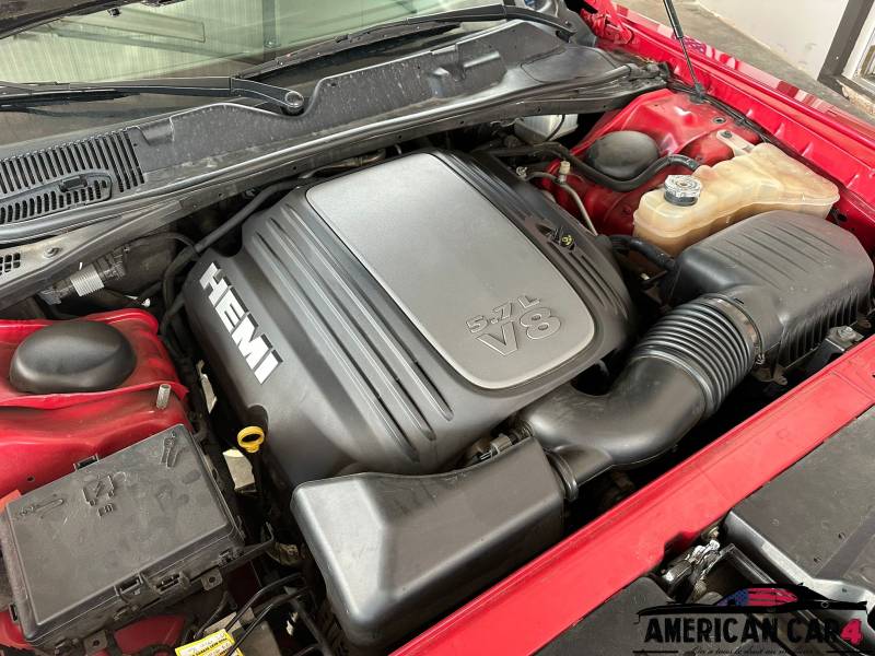 Dodge Challenger R/T+ moteur