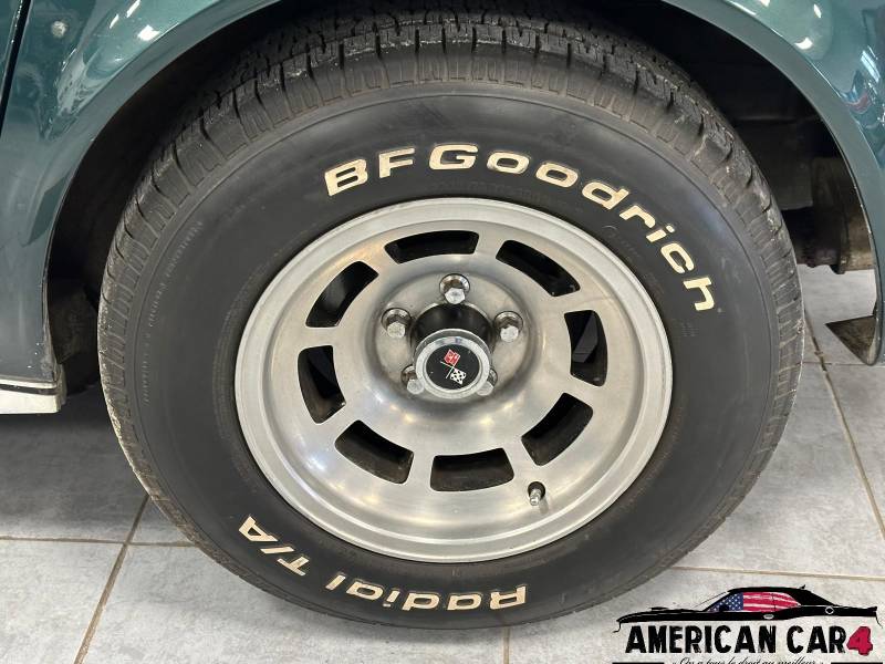 Corvette C3 Stingray 1975 – V8 – Boite automatique – 26990 €