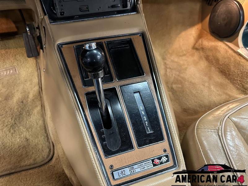 Corvette C3 Stingray 1975 – V8 – Boite automatique – 26990 €