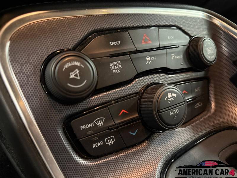 Dodge Challenger R/T Scatpack  Shaker 6.4 V8 492 ch – 2017 – 93 200 km