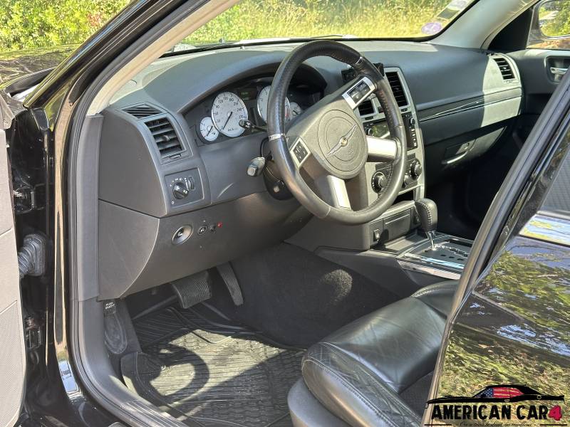 Chrysler 300C SRT8 6.1 GPL Disponible à Montpellier volant